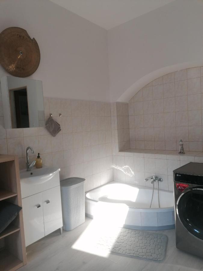Ujkapu Sunshine Apartments Дьёр Экстерьер фото